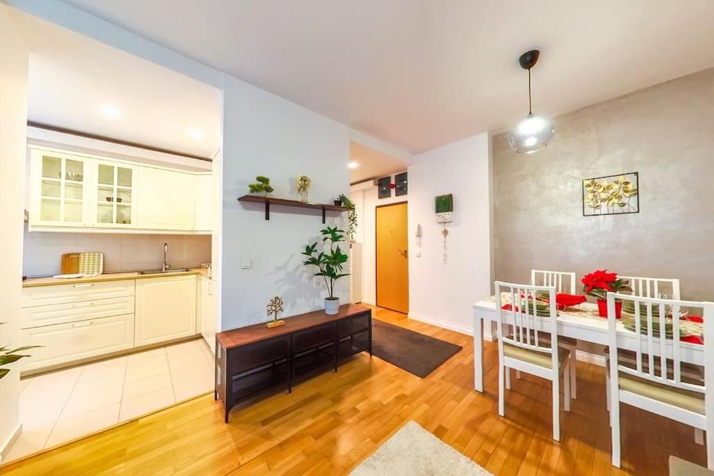 Old Town Spacious Apartment Bükreş Dış mekan fotoğraf