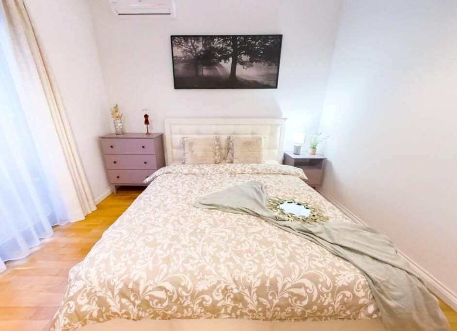 Old Town Spacious Apartment Bükreş Dış mekan fotoğraf