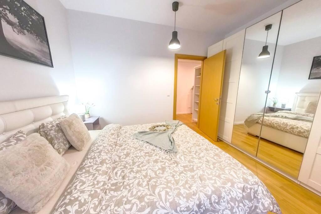 Old Town Spacious Apartment Bükreş Dış mekan fotoğraf